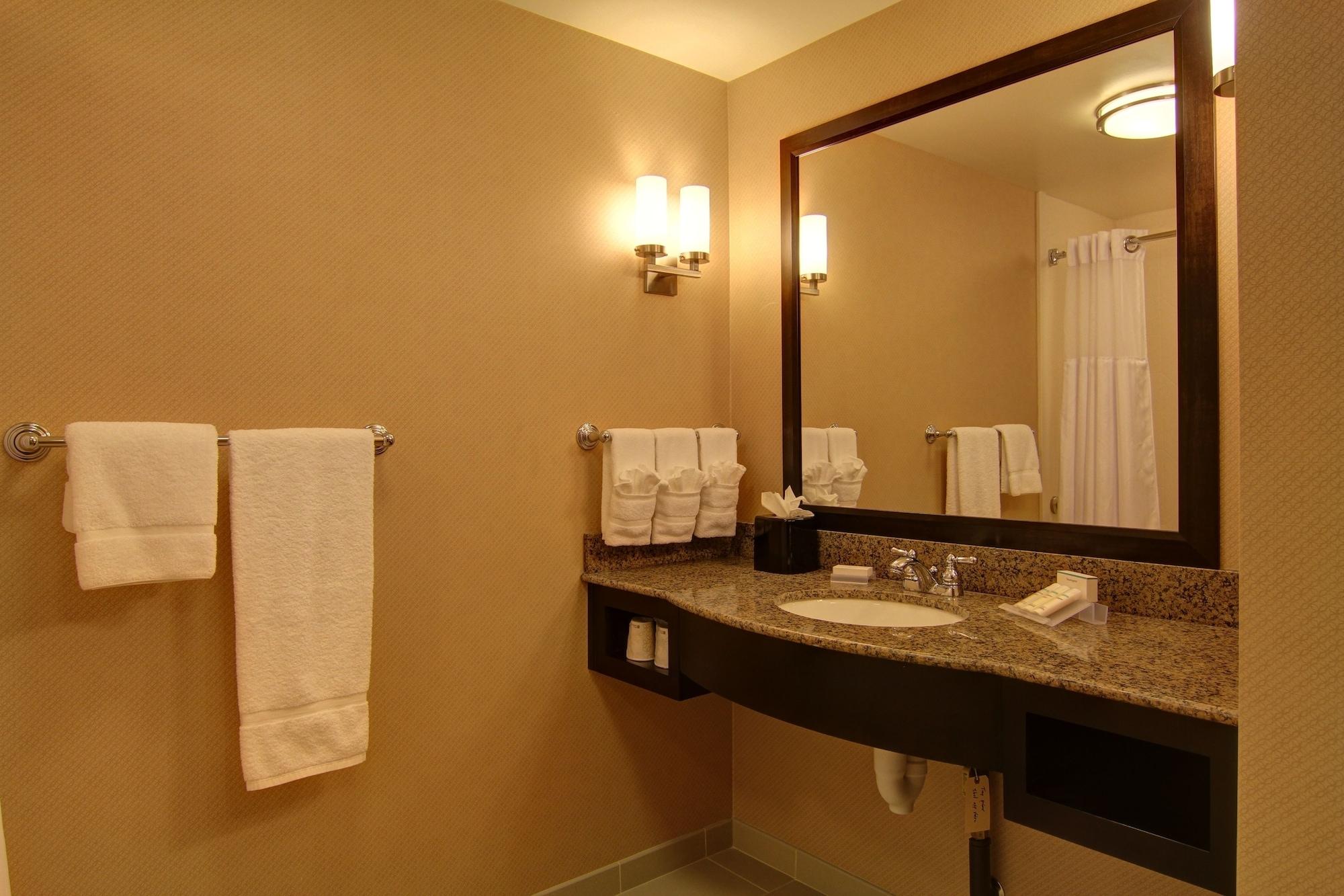 Hilton Garden Inn Вудбридж Екстер'єр фото