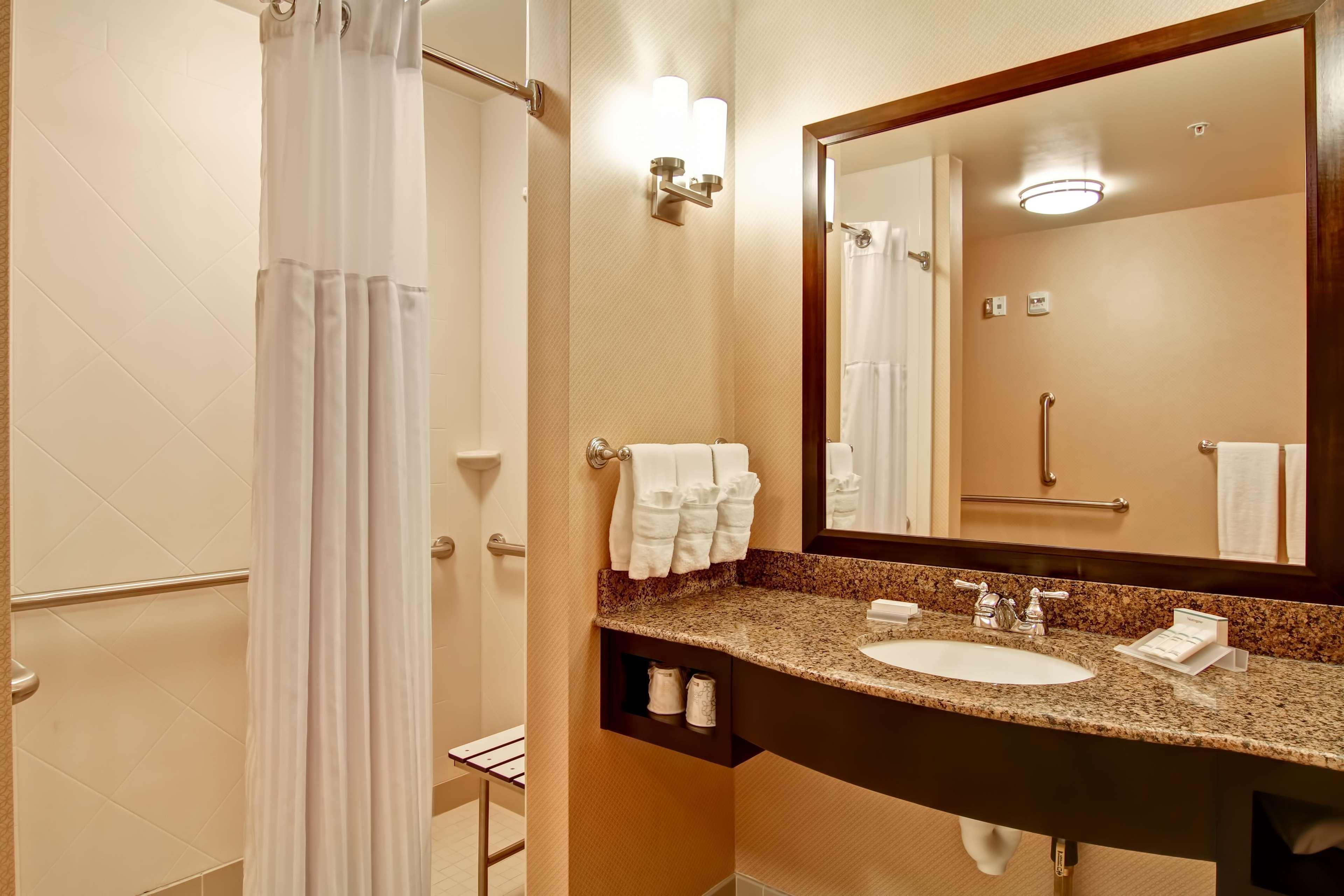 Hilton Garden Inn Вудбридж Екстер'єр фото