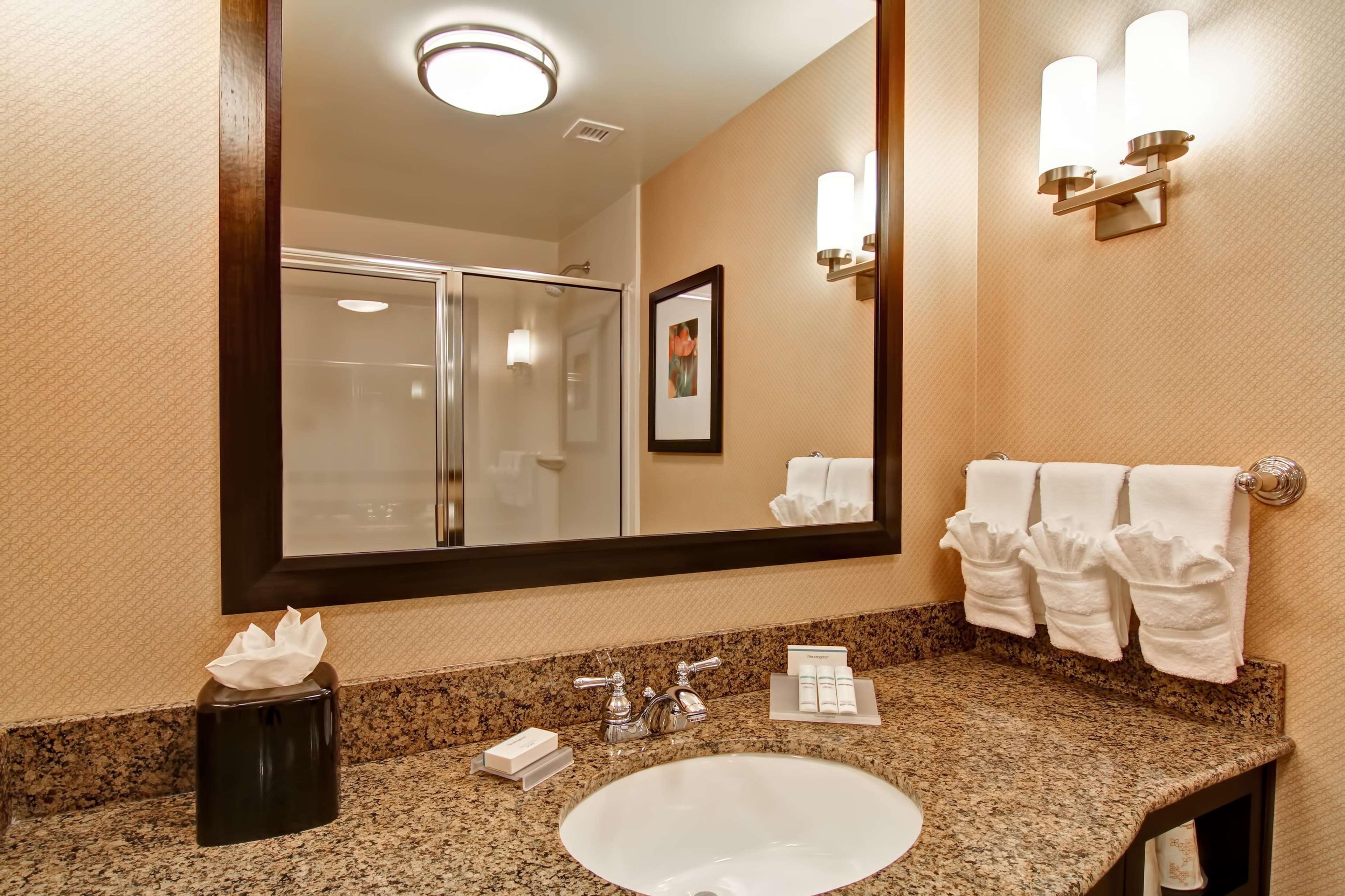 Hilton Garden Inn Вудбридж Екстер'єр фото