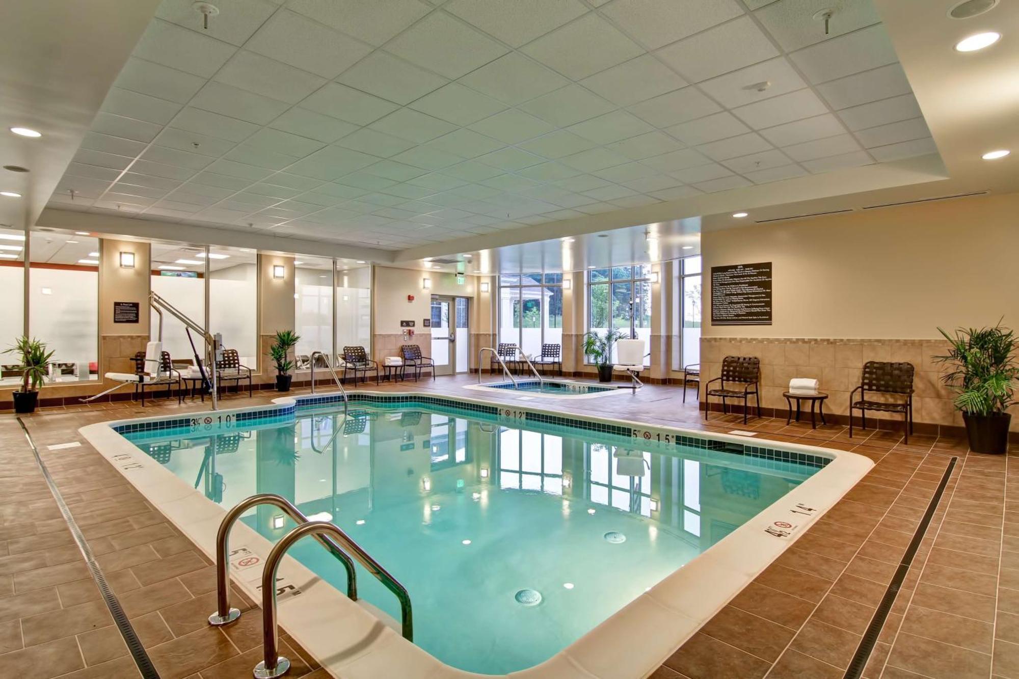 Hilton Garden Inn Вудбридж Екстер'єр фото