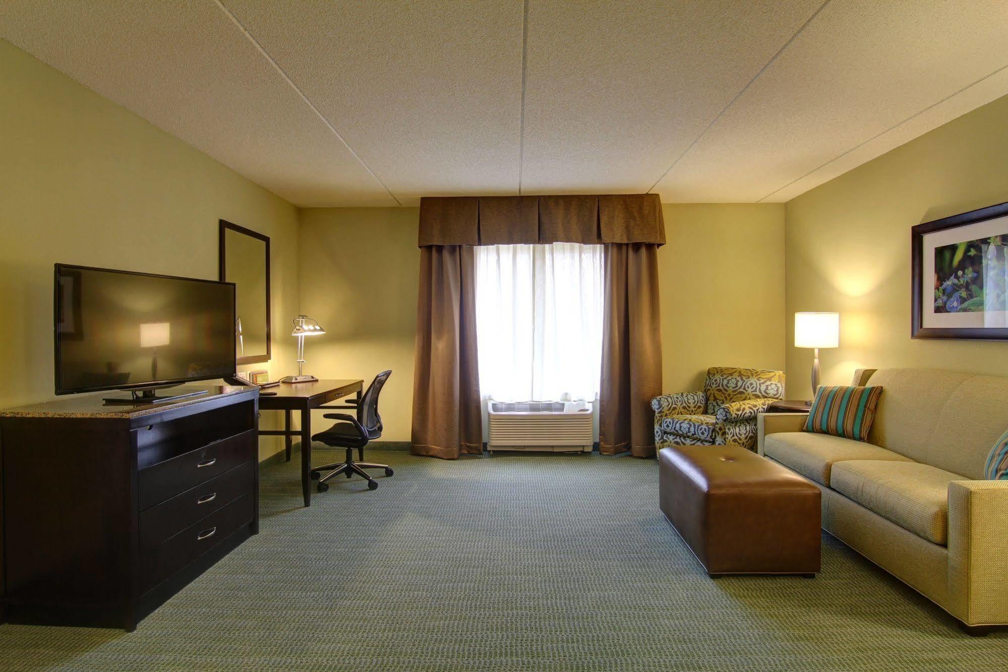 Hilton Garden Inn Вудбридж Екстер'єр фото